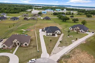 716 Coastal Meadows Ct, Granbury, TX 76049 - Photo 37