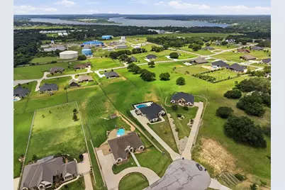 716 Coastal Meadows Court, Granbury, TX 76049 - Photo 5