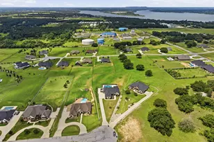 716 Coastal Meadows Ct, Granbury, TX 76049 - Photo 5
