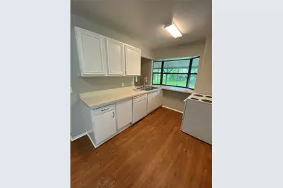 1102 Laurelhill Court, Arlington, TX 76015 - Photo 5