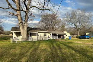 1017 N Spring St, Grand Saline, TX 75140 - Photo 1
