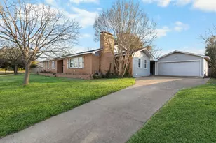 2208 Lake Ridge Cir, Waco, TX 76710 - Photo 9