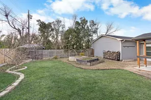 2208 Lake Ridge Cir, Waco, TX 76710 - Photo 39