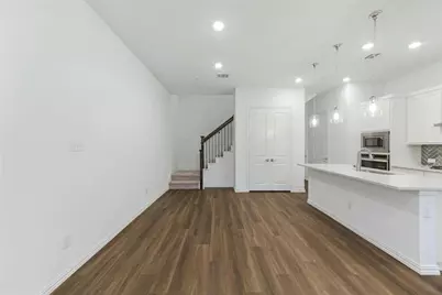 9920 Hennings Street, Irving, TX 75063 - Photo 3