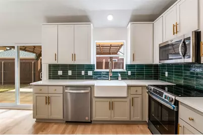 2207 Arbor Creek Drive, Carrollton, TX 75010 - Photo 9