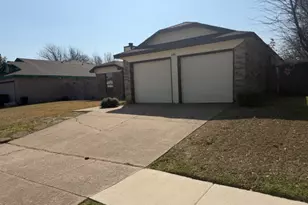 604 Red Coat Ln, Arlington, TX 76002 - Photo 3