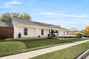 1706 Dunn St, Grapevine, TX 76051 - Photo 3