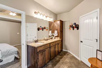 540 Clearwater Place, Granbury, TX 76049 - Photo 17