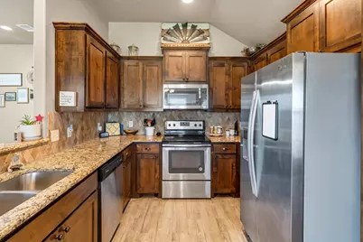 540 Clearwater Place, Granbury, TX 76049 - Photo 11