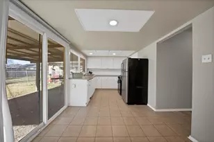 909 Ravencroft Dr, Garland, TX 75043 - Photo 17