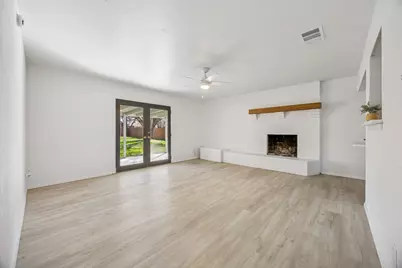 312 E Hampton Road, Crowley, TX 76036 - Photo 7