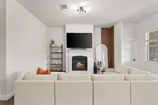 11216 Klondike Ln, Aubrey, TX 76227 - Photo 7