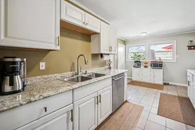 1115 Edwards Court N, Irving, TX 75062 - Photo 11