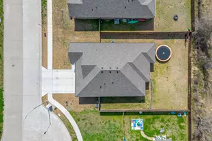 409 Titus Dr, Springtown, TX 76082 - Photo 37