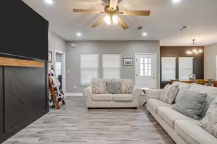 409 Titus Dr, Springtown, TX 76082 - Photo 9