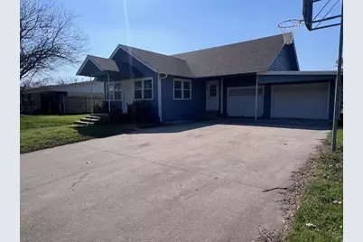 413 N 10th Street, Sanger, TX 76266 - Photo 3