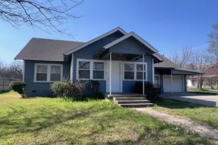 413 N 10th St, Sanger, TX 76266 - Photo 1