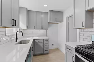 3318 Ridgefield St, Irving, TX 75062 - Photo 9