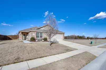 1606 Meadow Creek Drive, Princeton, TX 75407 - Photo 3