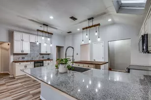 5005 Bradley Ln, Arlington, TX 76017 - Photo 9