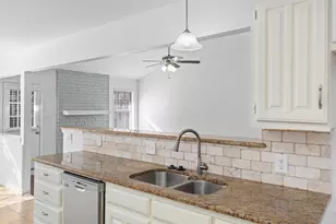 4910 Spring Creek Rd, Arlington, TX 76017 - Photo 9