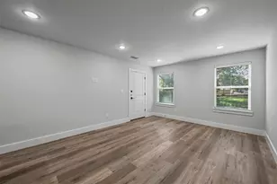 522 E 5th St, Bonham, TX 75418 - Photo 15