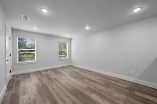 522 E 5th St, Bonham, TX 75418 - Photo 17