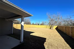 1989 W Bond St, Denison, TX 75020 - Photo 17