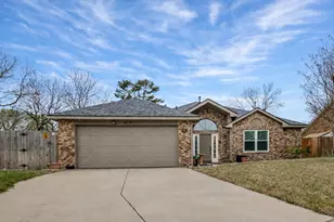 417 Hopewell St, Grand Prairie, TX 75052 - Photo 1