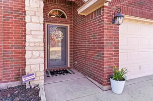 613 Creek Point Dr, Saginaw, TX 76179 - Photo 3