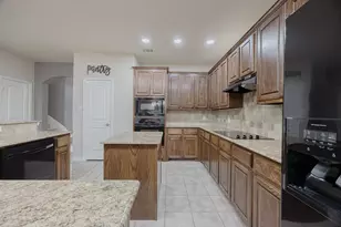 305 Village Dr, Red Oak, TX 75154 - Photo 3