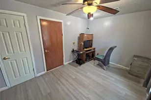 2721 Sharon St, Dallas, TX 75211 - Photo 9