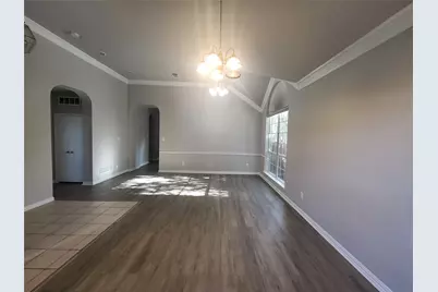 119 Saint James Road, Irving, TX 75063 - Photo 5