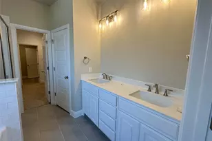2005 Belle Lagos Ln, Cleburne, TX 76033 - Photo 17