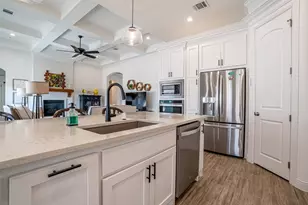 2039 Spieth St, Granbury, TX 76048 - Photo 17