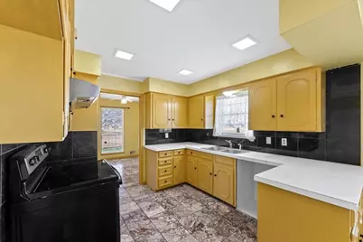 910 Bradfield Drive, Garland, TX 75042 - Photo 11