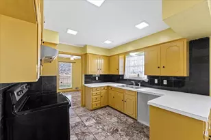 910 Bradfield Dr, Garland, TX 75042 - Photo 11