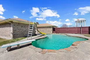 910 Bradfield Dr, Garland, TX 75042 - Photo 33