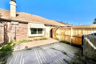 19 W Mountain Creek Dr, Grand Prairie, TX 75052 - Photo 11