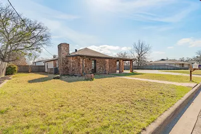 405 S Hannaford Street, Granbury, TX 76048 - Photo 3