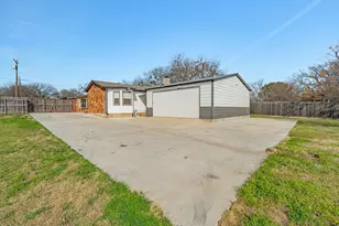 405 S Hannaford St, Granbury, TX 76048 - Photo 29
