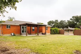 8730 Gladwood Ln, Dallas, TX 75243 - Photo 15