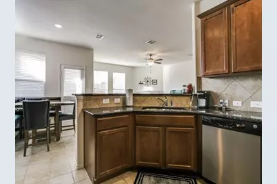 512 Anchor Way, Crowley, TX 76036 - Photo 5