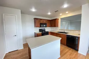 8016 Meadow View Tr, Fort Worth, TX 76120 - Photo 9