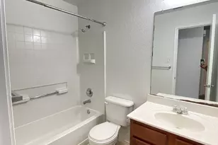 8016 Meadow View Tr, Fort Worth, TX 76120 - Photo 17