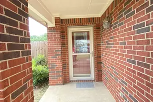 8016 Meadow View Tr, Fort Worth, TX 76120 - Photo 3