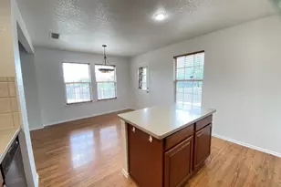 8016 Meadow View Tr, Fort Worth, TX 76120 - Photo 11