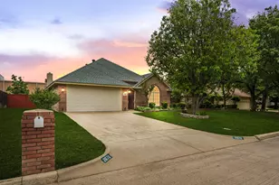 2676 Bent Tree Dr, Hurst, TX 76054 - Photo 1