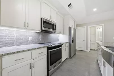 929 W Collins Street, Denison, TX 75020 - Photo 7