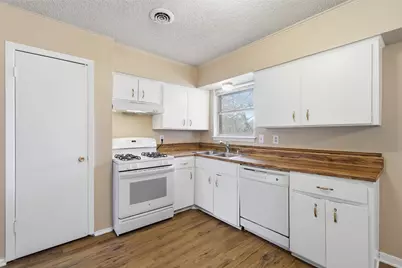 2502 Wanda Drive, Mesquite, TX 75149 - Photo 9